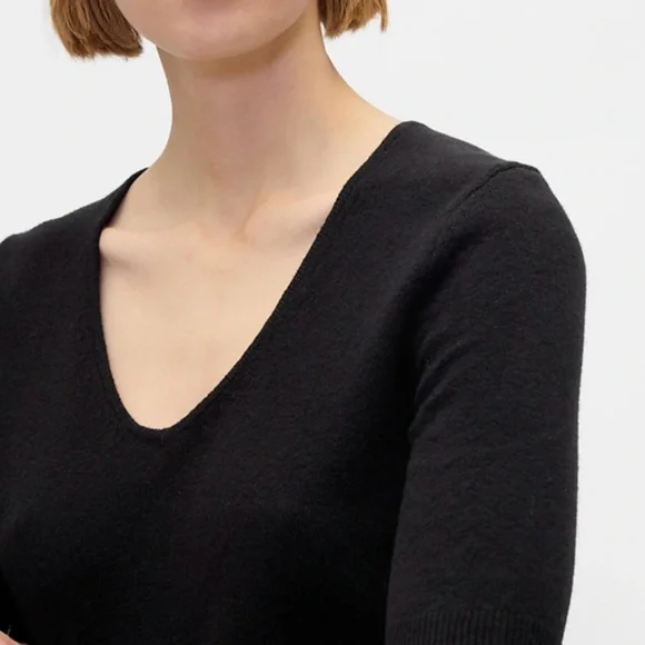 Black V-Neck Crop Short Sleeve Sweater - GAP - Picture 4 of 8